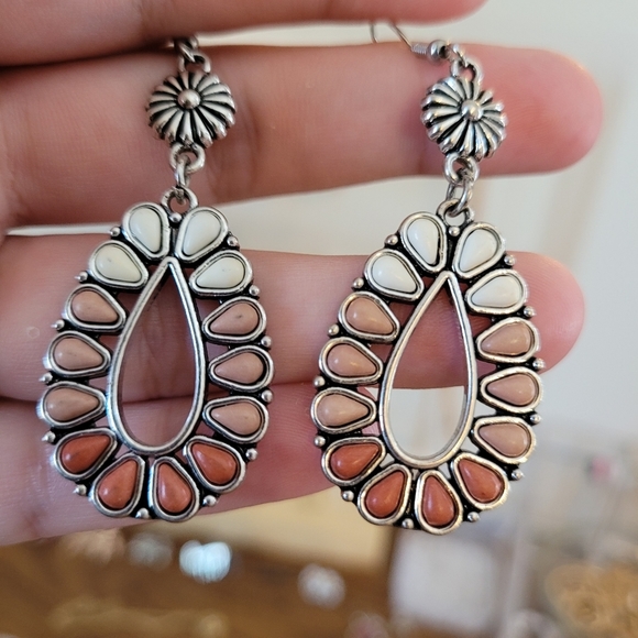 Brown/Tan earnings - Picture 2 of 5